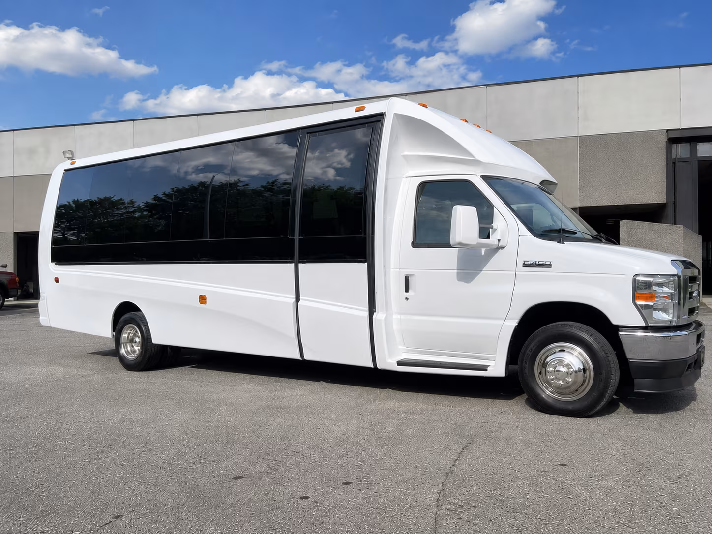 bus rentals for concerts and arena shows at prudential center in newark