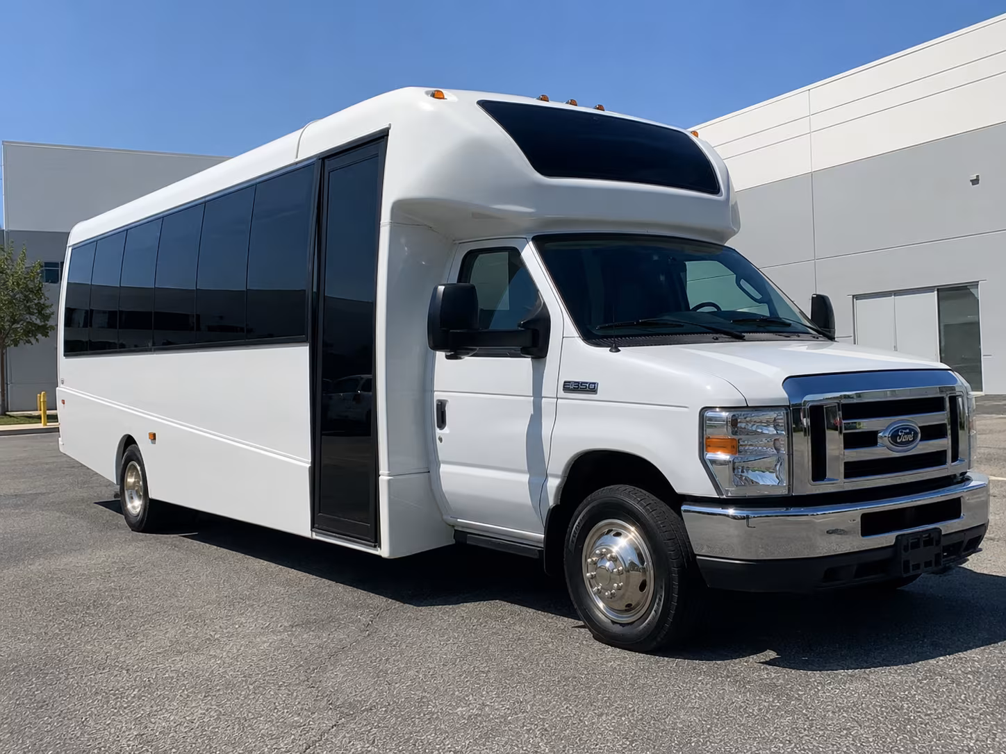 corporate and commuter shuttle buses for middletown businesses