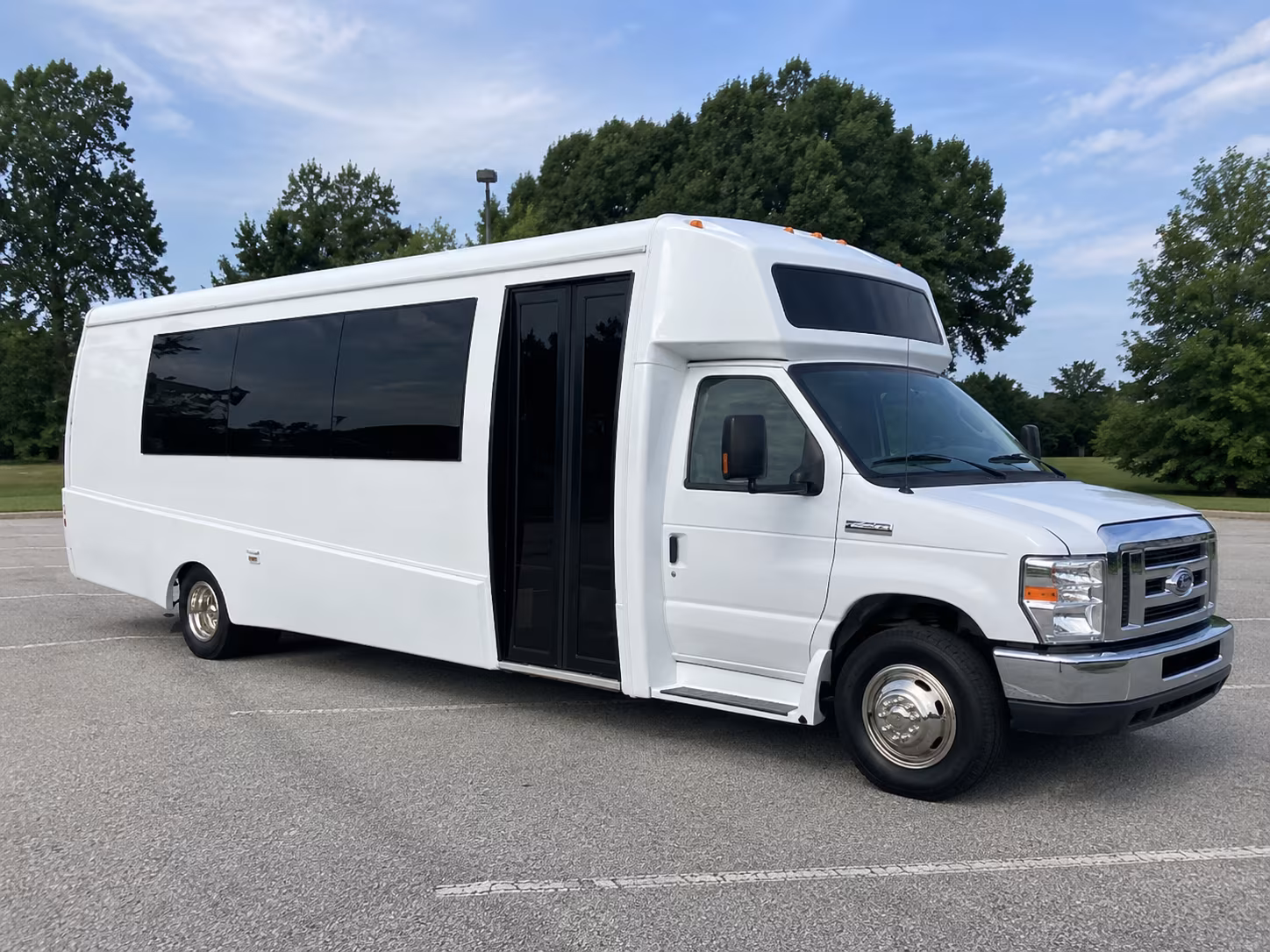 middletown 18 passenger party bus