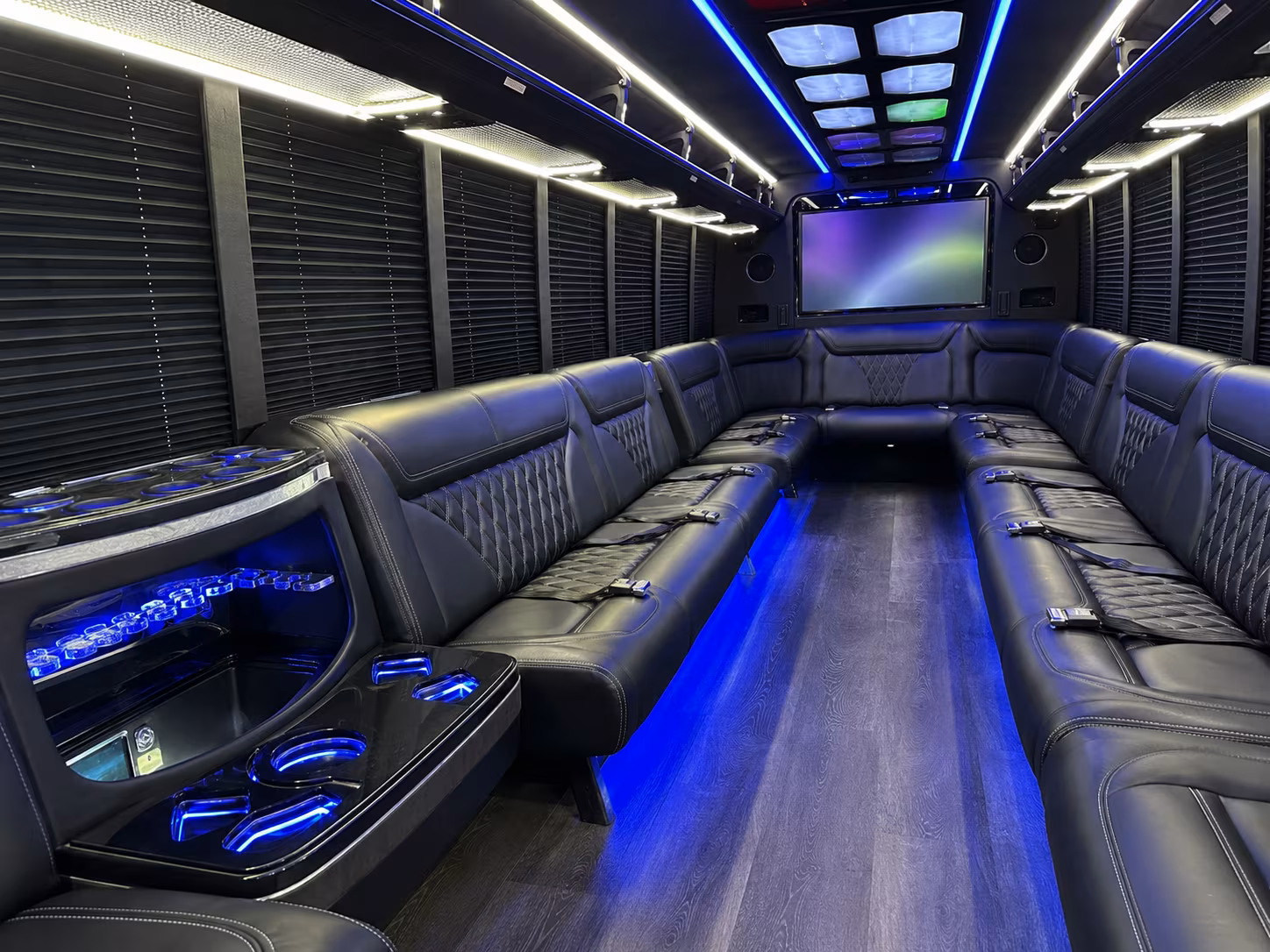 middletown 20 passenger party bus inside