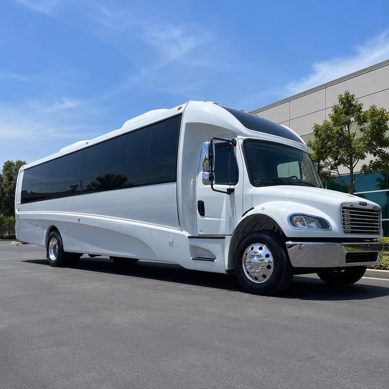 middletown 28 passenger minibus