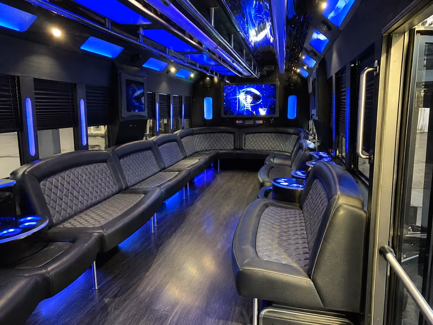 middletown 28 passenger party bus interior