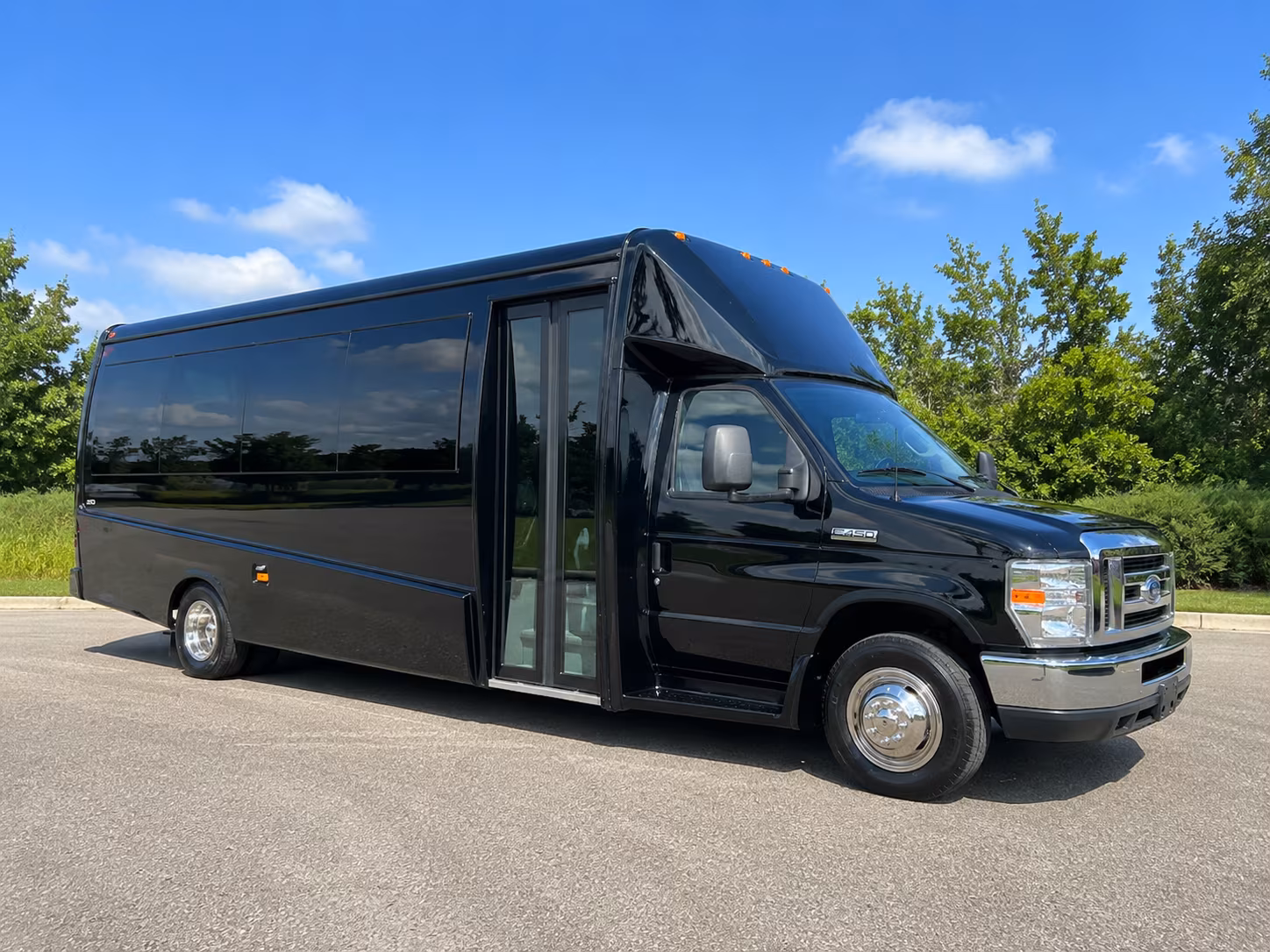rent a minibus in middletown for small group prom night rides